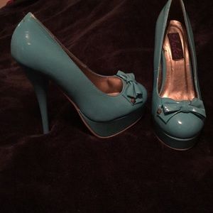 Bow tie heels